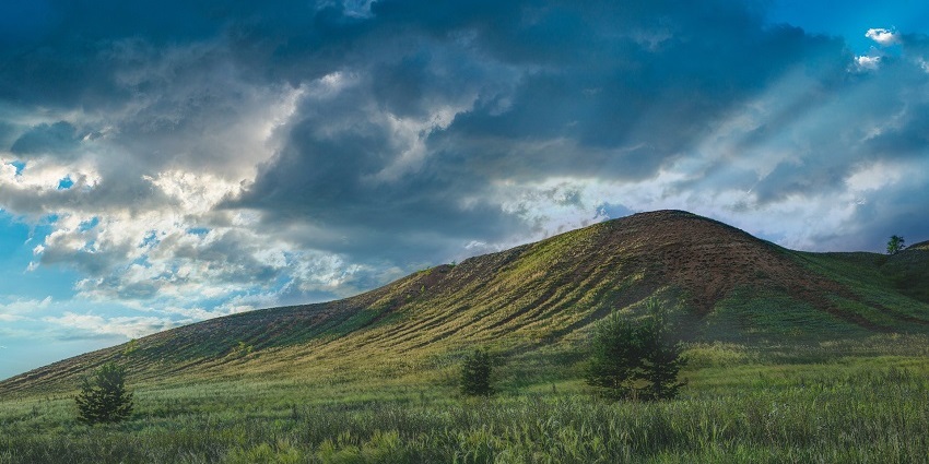 Anthargange Hill has rocky outcrops and caves that are encircled by leafy foliage and a tranquil setting