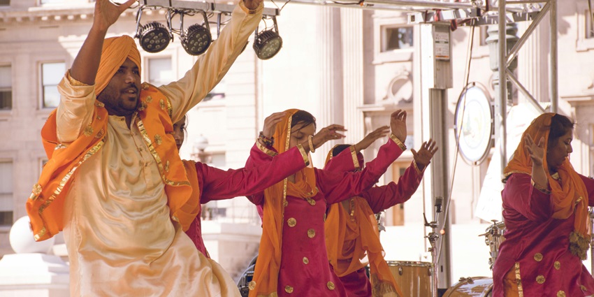 Watching Punjabi folk dance performance is one of the exciting things to do in Patiala.