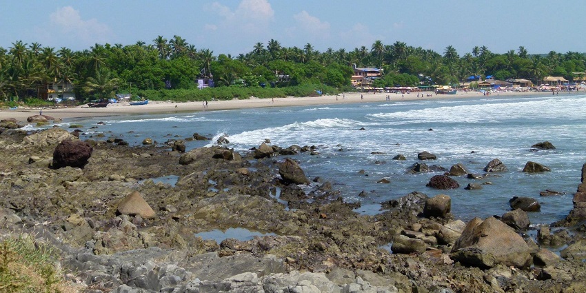Enchanting view of the crystal waves crashing the rocky shores of the beach