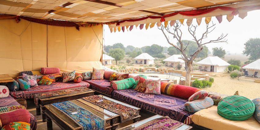 You can partake in luxurious Aranya Vilas camping near Lake Pichola which has spacious tents and a pool