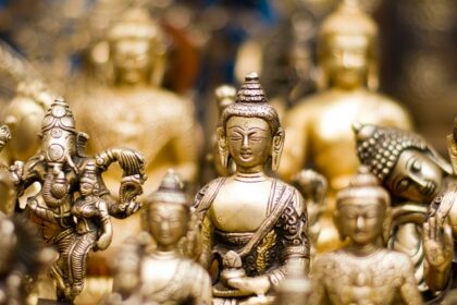 Image of small Buddha statues, a historic palace with an and elegant design Viewers of this file can see comments and suggestions