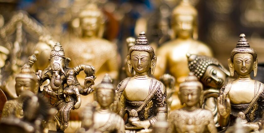 Image of small Buddha statues, a historic palace with an and elegant design Viewers of this file can see comments and suggestions