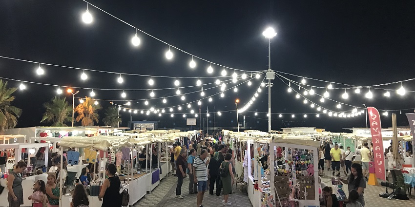 Experience an authentic shopping experience at Arpora Night Market in Calangute.