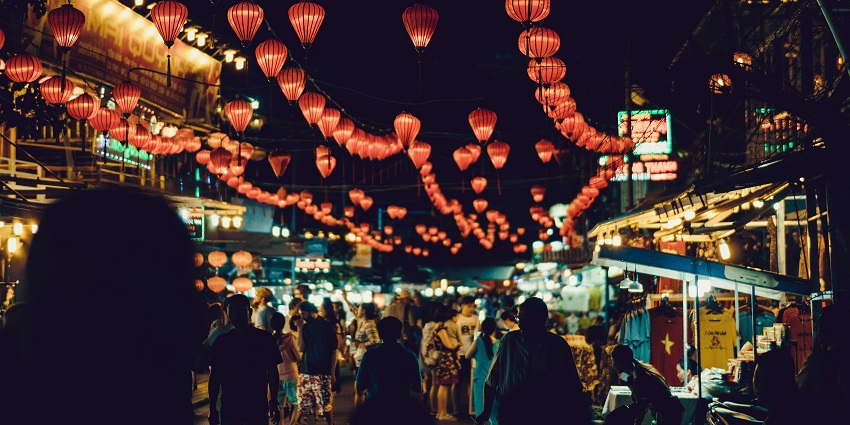 The bustling Arpora Saturday Night Market, one of the top places to visit in Goa at night.