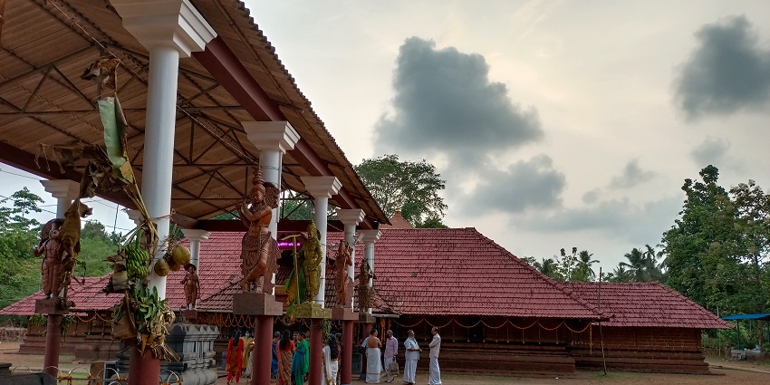 A picture of a temple in Kerala near the Agasthyarkoodam trekking trails