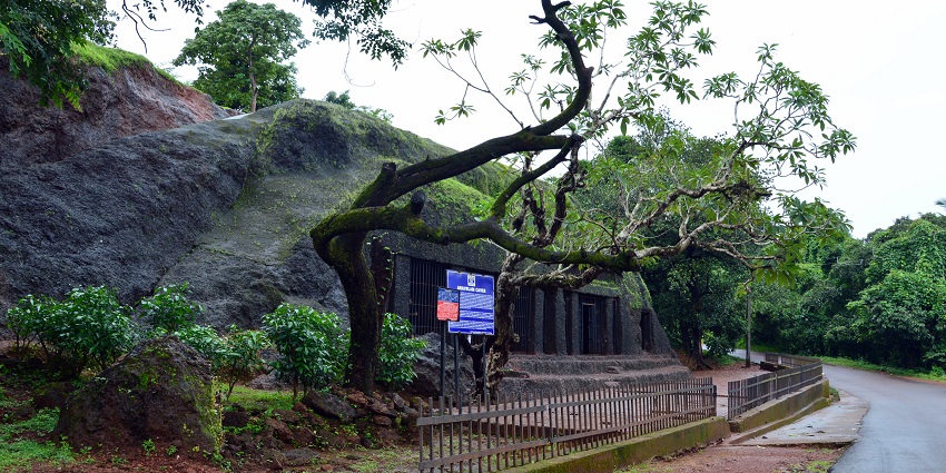 A picture of the entrance of a cave system in Goa