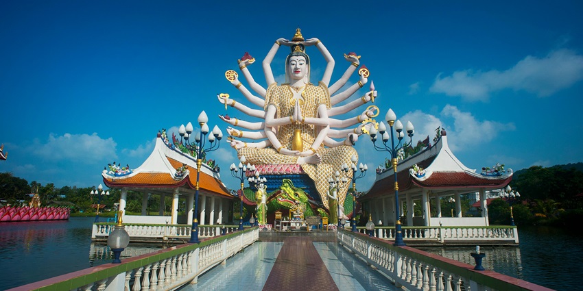 A towering statue at the Ashapurni Mandir, one of the best places to visit in Pathankot.