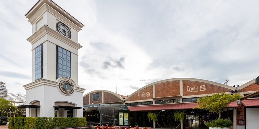 Asiatique is a large open-air mall and one of the best spots for shopping in Bangkok.