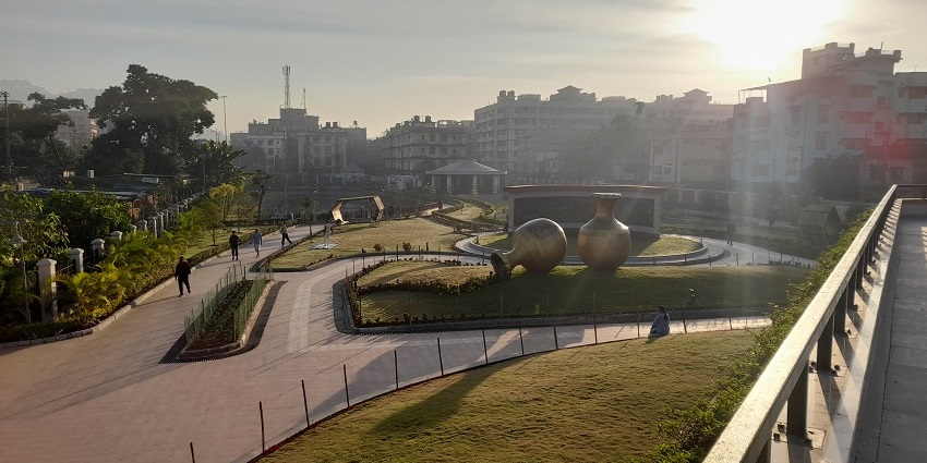 Verdant landscapes of the Atal park, ideal for strolling around and picnics