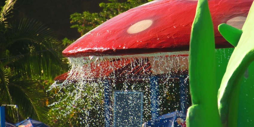 An image of Kayaking in the Atlantic Fun World, one of the amusement parks in Ahmedabad