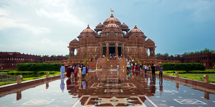 Panoramic view of the beautiful BAPS Akshardham Temple and its lush premises filled with scenic flowers