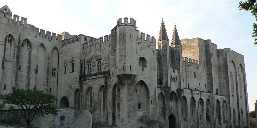 A picture of a historical palace built using stones with traditional architectural techniques