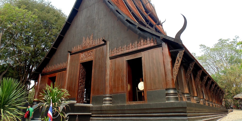 Baan Dam, also the Black Temple, is a notable landmark exhibiting some animal remains.