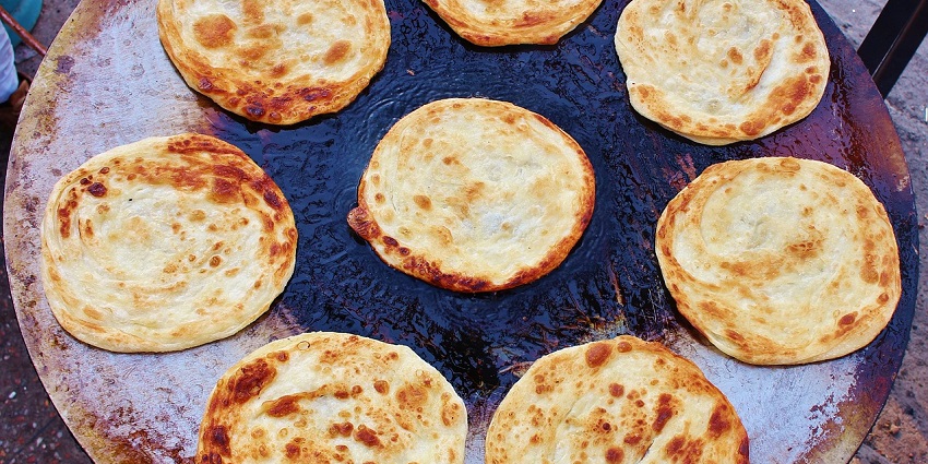 This stall serves many types of paranthas offering a fulfilling meal to all visitors