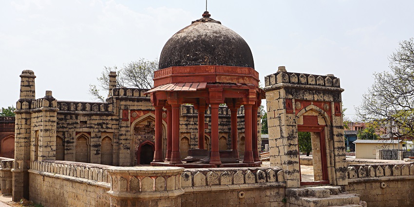 Babur’s Masjid is an architectural marvel, reflecting the rich history of ancient times.