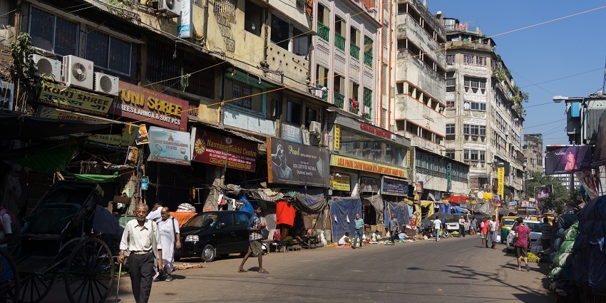 One of the shopping places in Udaipur, Bada Bazaar offers fabrics, jewellery, and handcrafted goods.