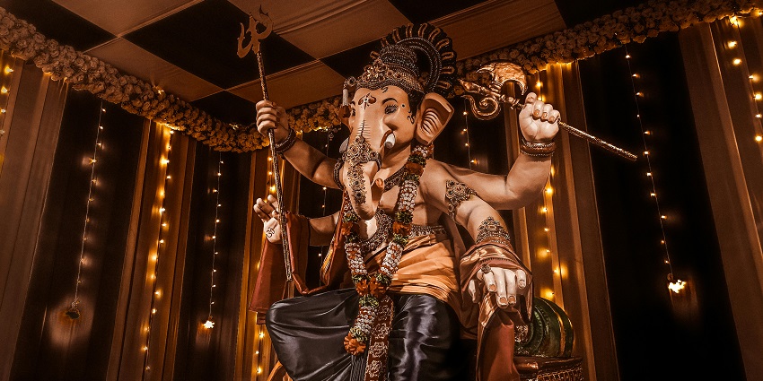 Bada Ganpati Mandir, housing the largest Ganesha idol, is one of the best Indore temples.
