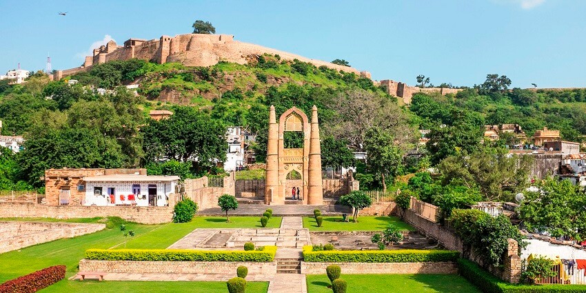 Image of the Badal Mahal’s beautiful complex with well-maintained gardens