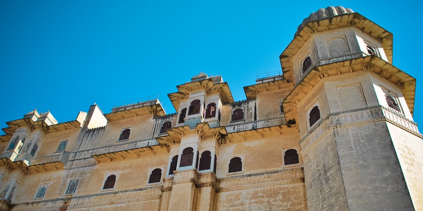 Badal Mahal offers airy design and expansive views in Kumbhalgarh.