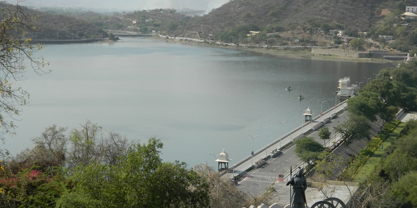 Badi Lake at sunset, framed by majestic mountains, making it an enchanting tourist place