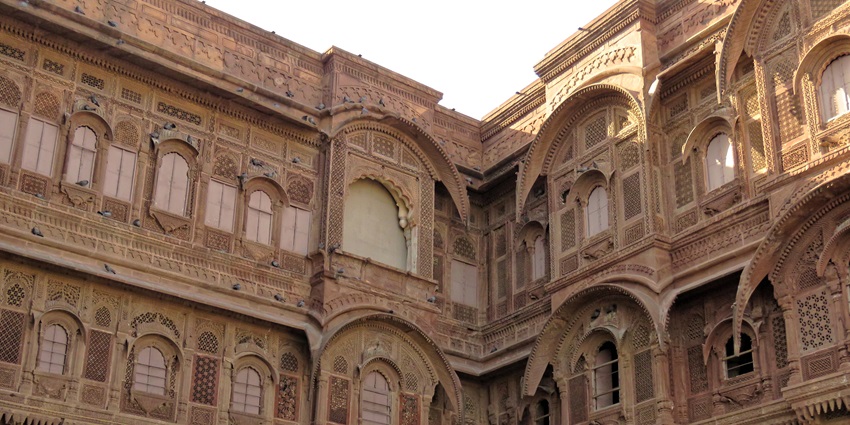Badnore Fort, 26 km away from the fort, boasts Rajput architecture and scenic views.