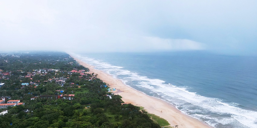 Baga Beach where you can enjoy music and drinks is one of the best party beaches in Goa.
