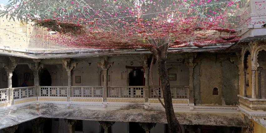 Bagore Ki Haveli showcases Rajasthani culture through dance, art, and history.