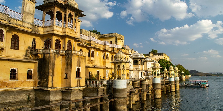 Bagore Ki Haveli by Lake Pichola showcases Rajput architecture and performances.