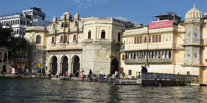 Scenic view of Bagore ki Haveli, one of the best places to visit near City Palace Museum.