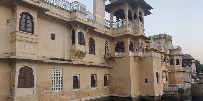 Charming view of Bagore Ki Haveli Museum on Pichola Lake, gem among top Udaipur Museums.