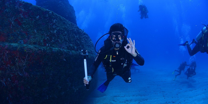 Baina Beach is a top spot for scuba diving in Goa and you can reach the sites for diving via speedboat
