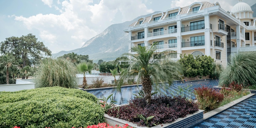 A picture of a garden area at the Bal Samand Garden Retreat with a view of the hotel building