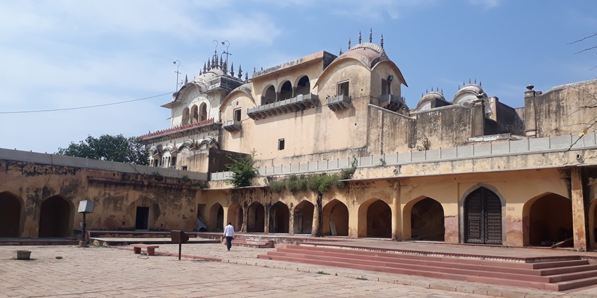 An image of the Bala Quila or Alwar fort in Alwar forest, Alwar district in Rajasthan