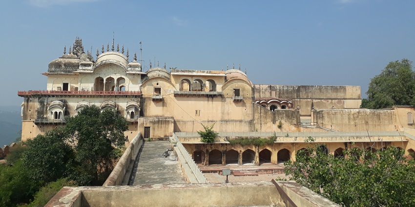 The imposing Alwar Fort (Bala Quila), perched on the Aravalli hills, offering panoramic views.