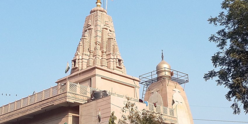 A picture of a temple in Delhi with intricate south Indian-style architecture and designs