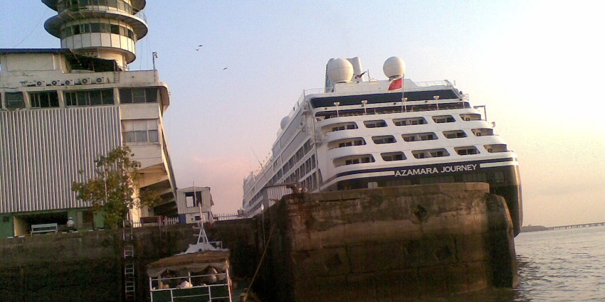 Scenic Ballard Pier offering stunning sunset views of Mumbai Harbour and surroundings.