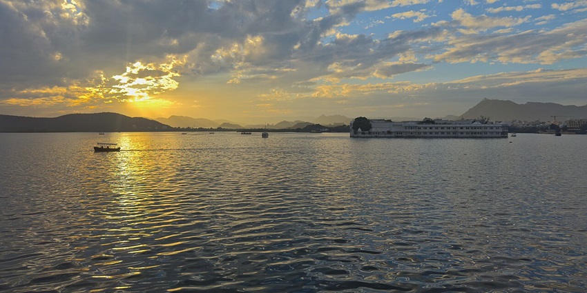 An image of a lake with serene sunset views similar to the Balsamand lake in Rajasthan.