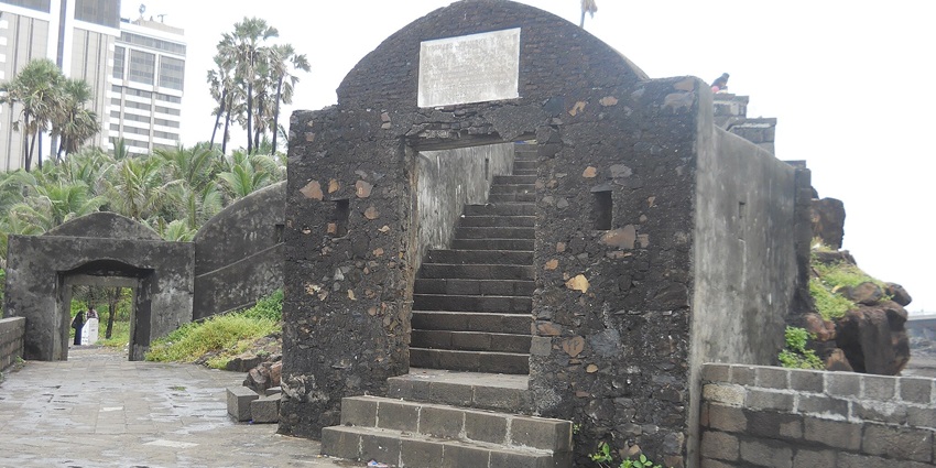 Places to visit in Bandra feature Fort offering panoramic views of the Arabian Sea and sunset