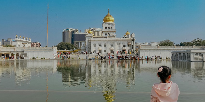 Panoramic image of the beautiful Sri Bangla Sahib Gurudwara near the Laxminaryan Temple