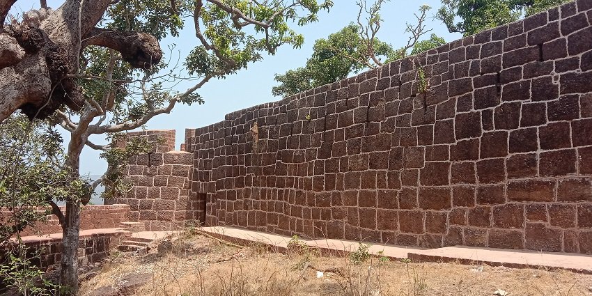 Scenic Bankot Fort overlooking Arabian Sea and surrounding landscapes.