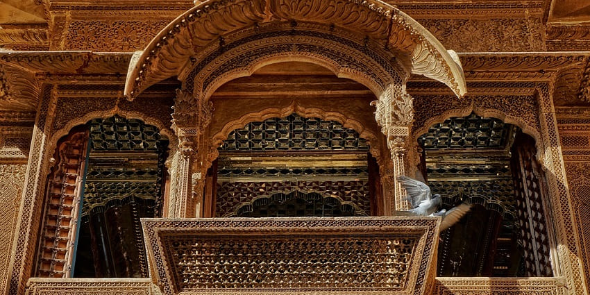 Bansidhar Newatia Haveli is the best place to visit in Mandawa, showing ancient styles.