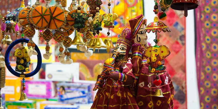 Bapu Bazaar, one of the shopping places in Jaipur, offers vibrant Rajasthani textiles, quilts, bedsheets, and mojris.