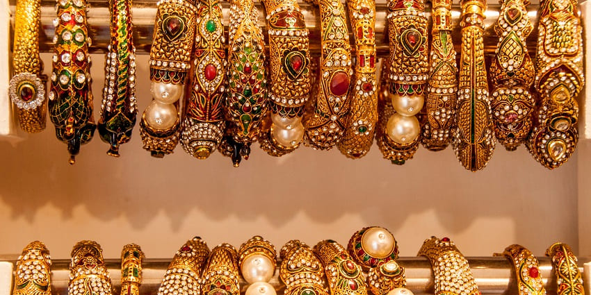 Bapu Bazaar is among the best places for wedding shopping in Jaipur for affordable attire.