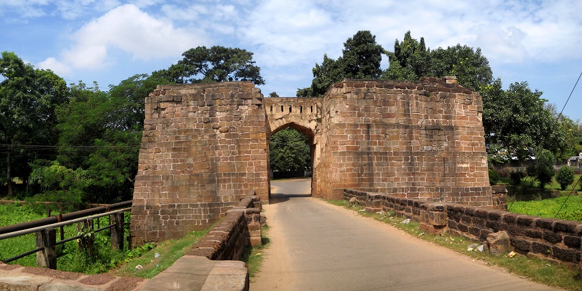 Barabati Fort is one of the most famous forts in Odisha, offering insights into the past.