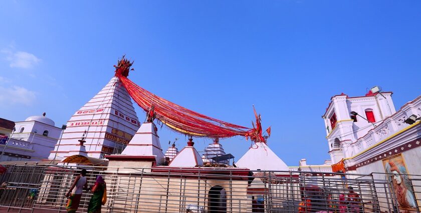 One of the ancient, 16th-century Lord Shiva temple is the Basukinath Temple in Jharkhand