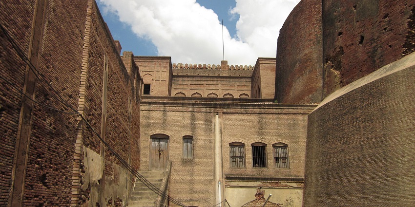 Bhatinda Fort is a historical and must-visit place that has passed the test of centuries.