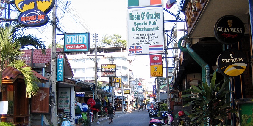 The Beach Road Soi 7 during the evening and night is a vibrant street brimming with life