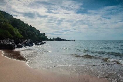 Exquisite view of beaches in Gokarna, with gleaming sands, rocky shorelines, and blue waters.