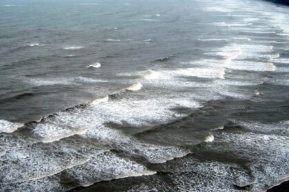 The beaches in Murudeshwar offer crystal clear waves and a calm environment.