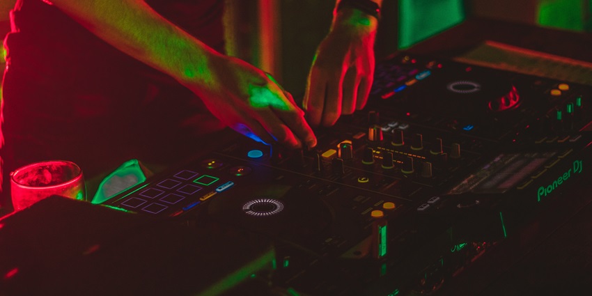 The Beam Nightclub offers a great nightlife ambience and a collection of drinks.